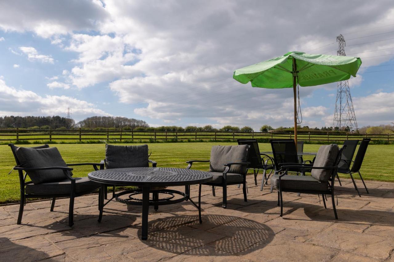 Tixall Manor Farm Stafford Exterior foto