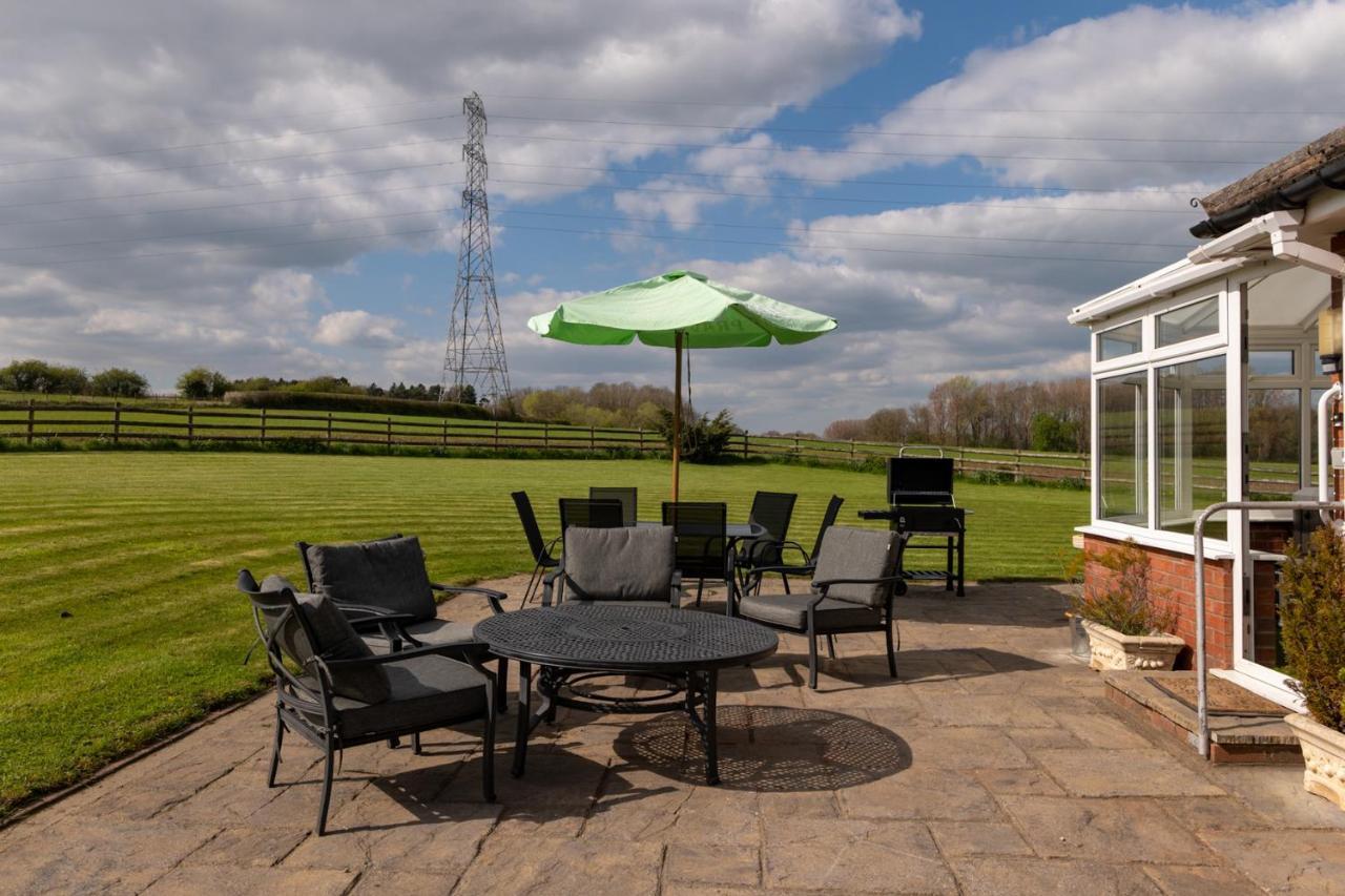 Tixall Manor Farm Stafford Exterior foto